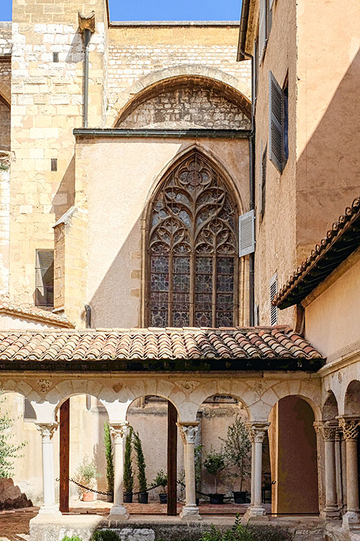 The cathedral;l seen from the cloister