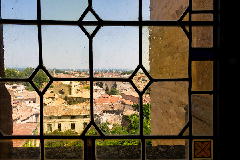 The old windows in the papal palace are beautiful