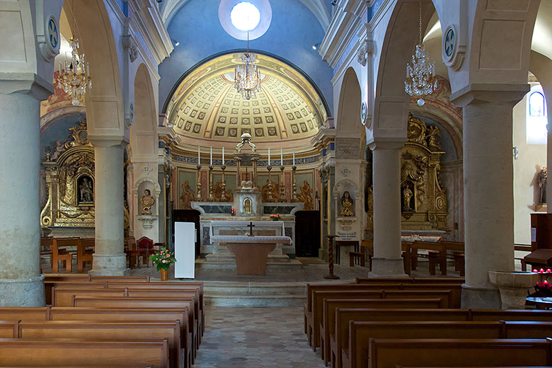 Inside the 'Sainte Marie-Madeleine' church