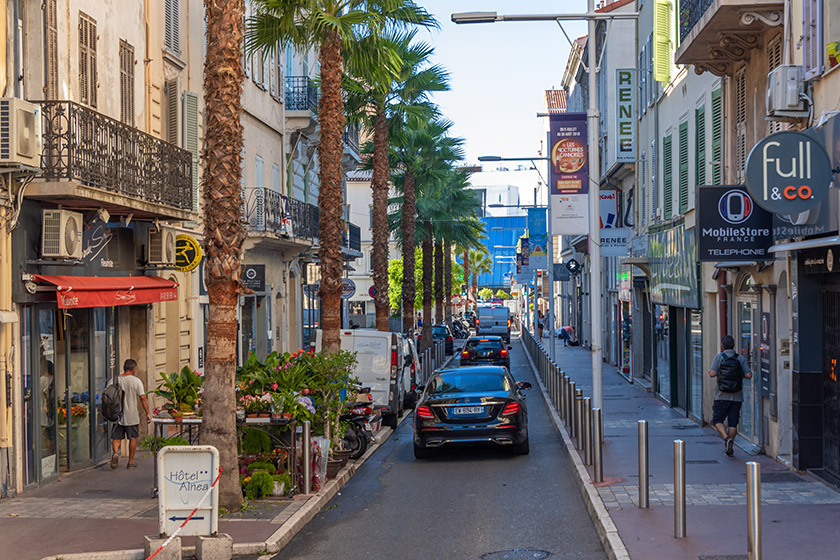 Looking down the 'Rue Maréchal Joffre' towards the 'Palais des Festivals'