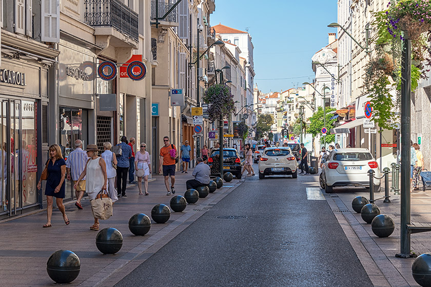 Looking down the 'Rue d'Antibes'...