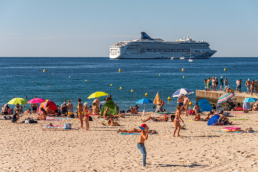 Along the 'Croisette', people are enjoying the beach