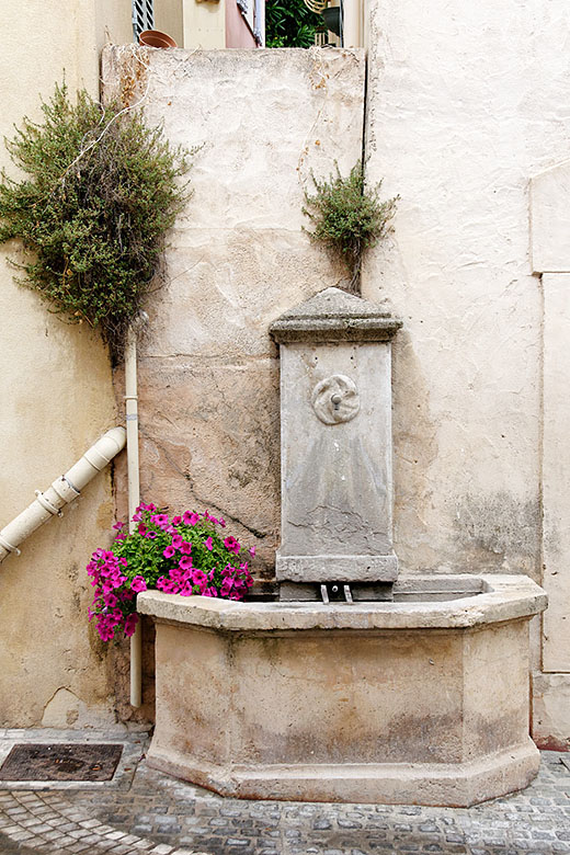 Fountain on the Rue Saint-Sauveur