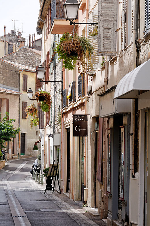 Looking up the Rue Saint-Sauveur