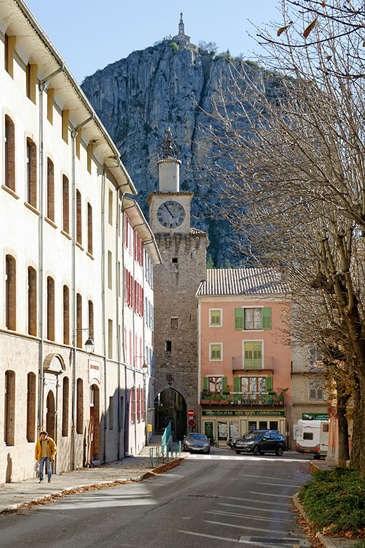 Arrival in Castellane before 11 A.M.