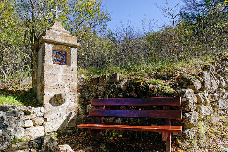 A welcome bench to rest a minute...