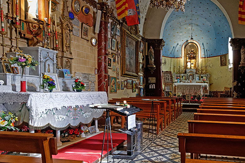 Inside 'Notre Dame du Roc'