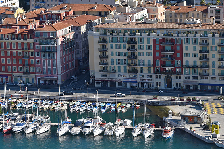 ...overlooks the harbor of Nice.