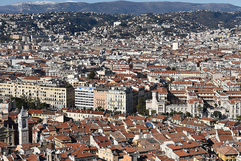 ...and into the newer part of Nice.