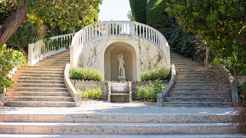 The grand staircase in the Florentine garden