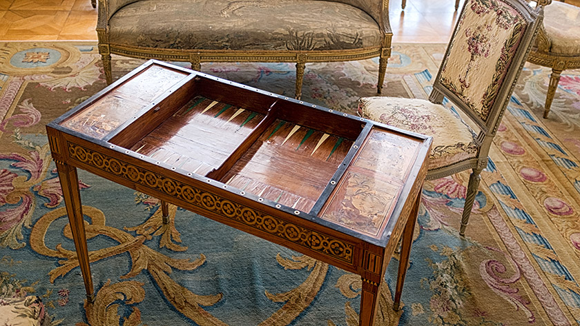 Inlaid backgammon table