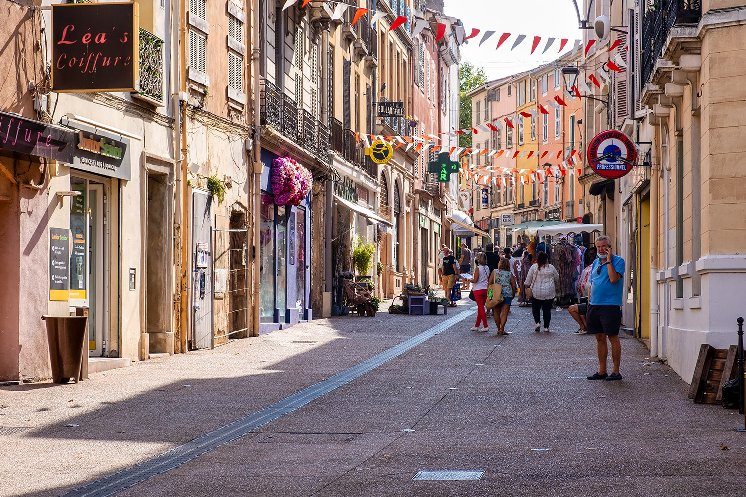 Walking up the 'Rue du Général de Gaulle'