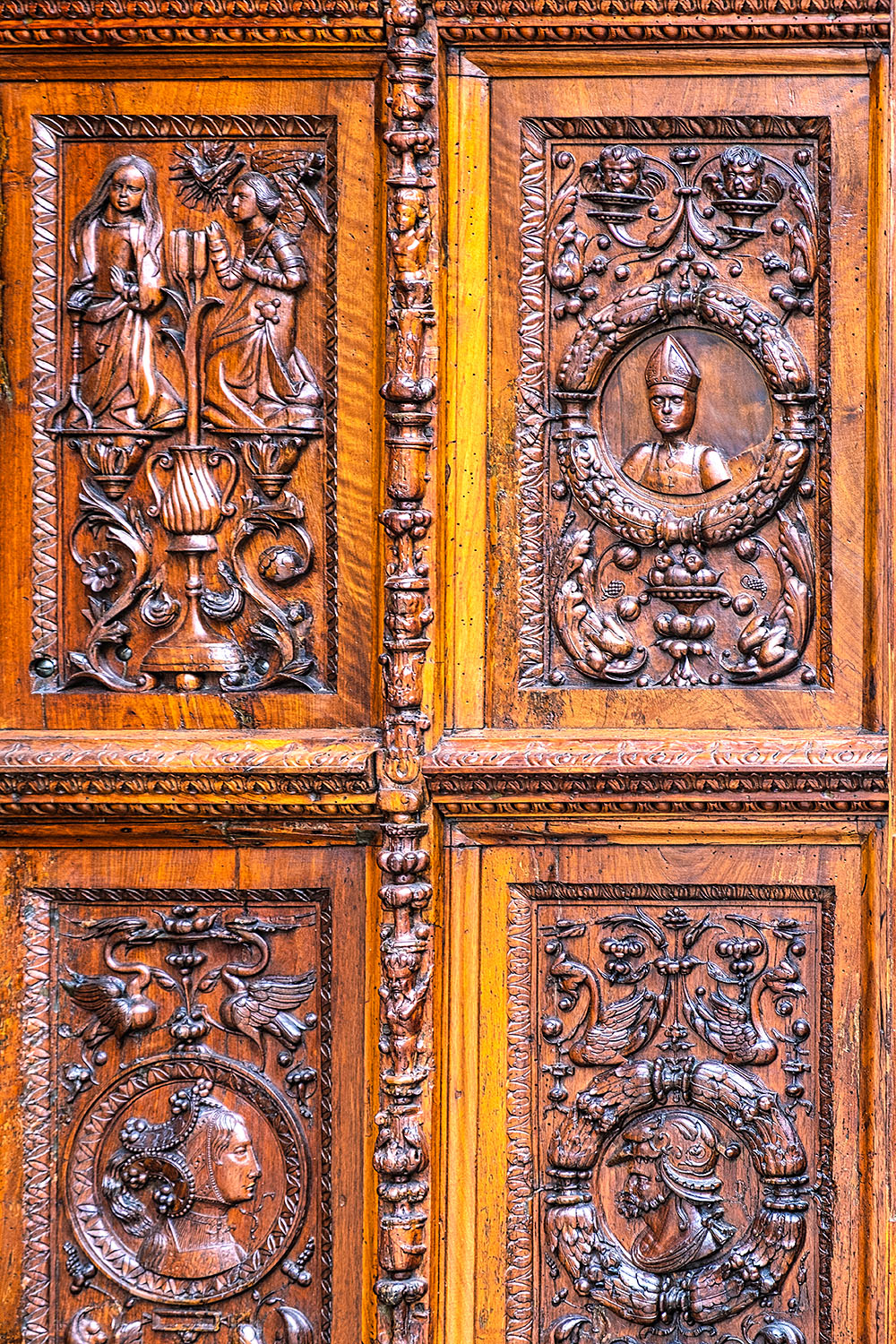 ...we can admire the beautifully carved church doors.
