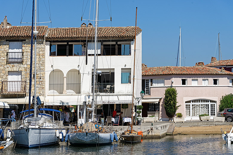 The waterfront behind the 'Rue de l'Octogone'