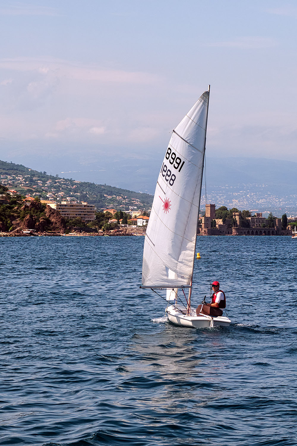 We crossed this sailor on the way back to Mandelieu–La Napoule