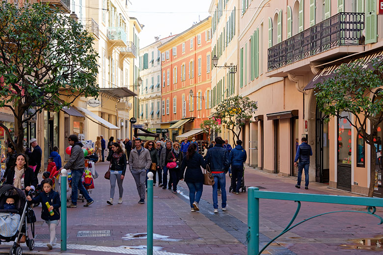 On the 'Avenue Felix Faure'