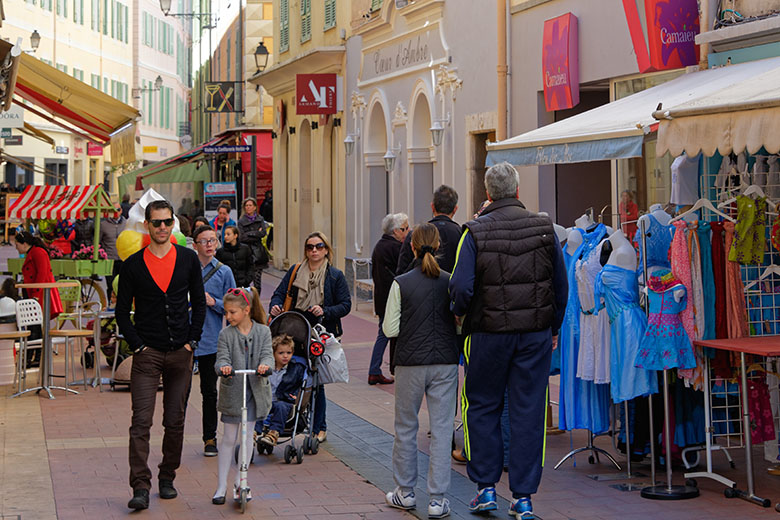 Shopping on the 'Rue Saint-Michel'