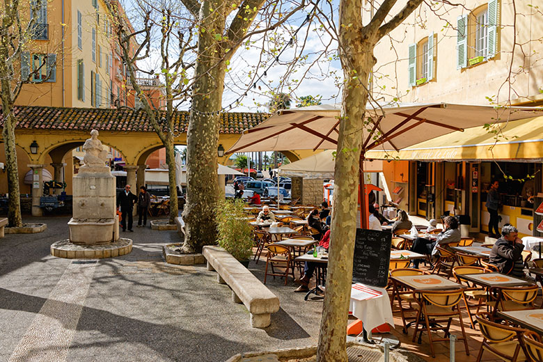Outdoor eateries on the 'Place aux herbes'