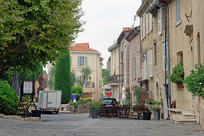 'Place du Commandant Lamy'