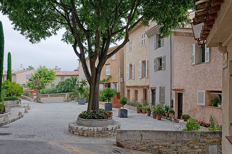 'Place du Lieutenant Isnard'