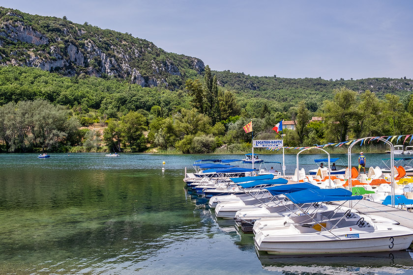 The boat rental in Montmeyan Beach