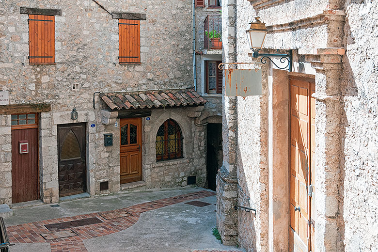 "Rue Saint Sébastien"