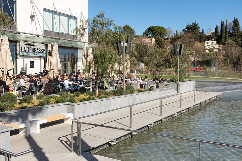 ...people are enjoying lunch on 'La Terrasse'.