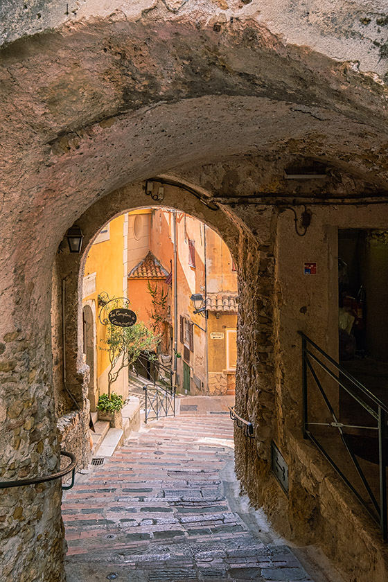 Walking down the 'rue de l'Église'