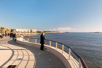 On the promenade looking east