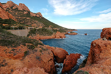 The Corniche d'Or: red rock, blue water...