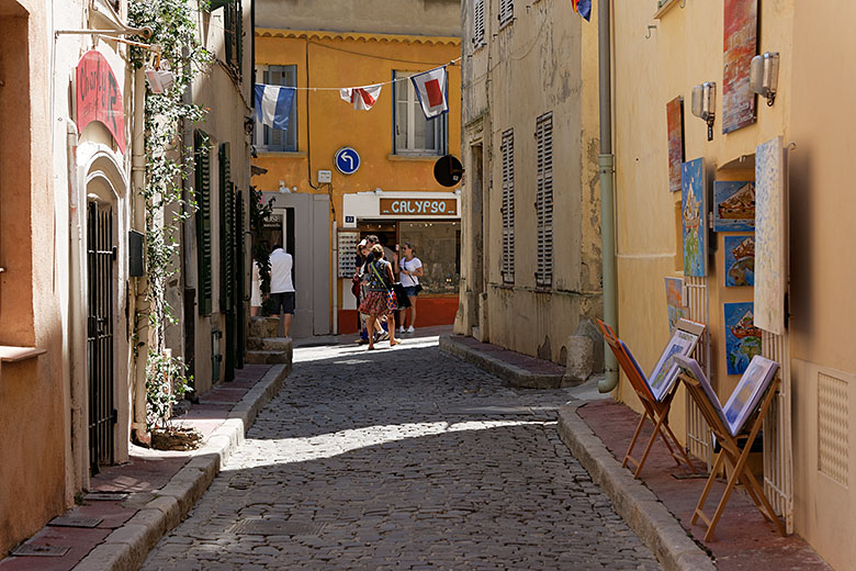 Walking down the 'Rue d'Aumale'
