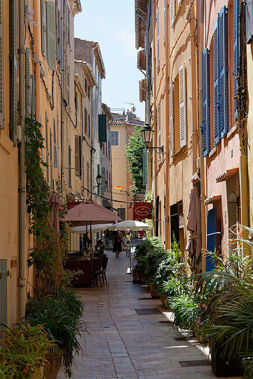 On the 'Rue du Petit Saint Jean'