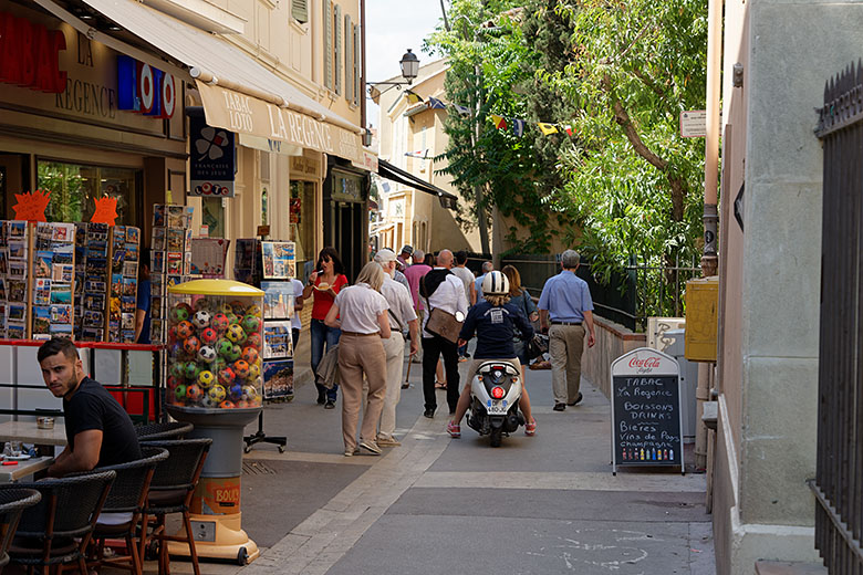 Walking down the 'Rue Georges Clémenceau'