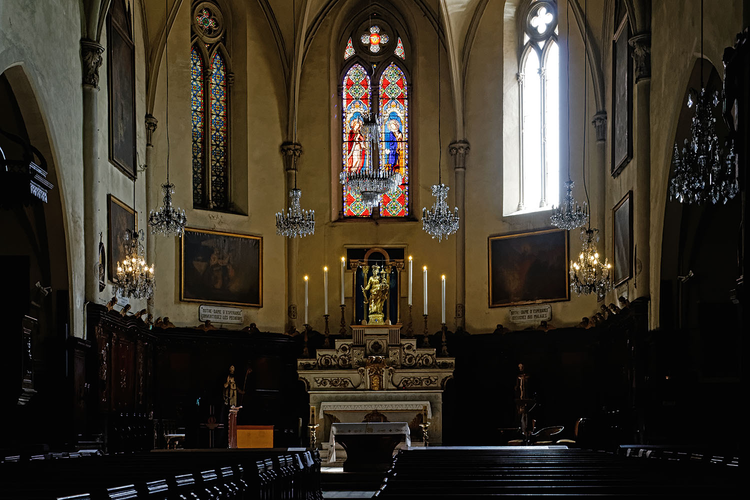Inside 'Notre Dame de l'Espérance'