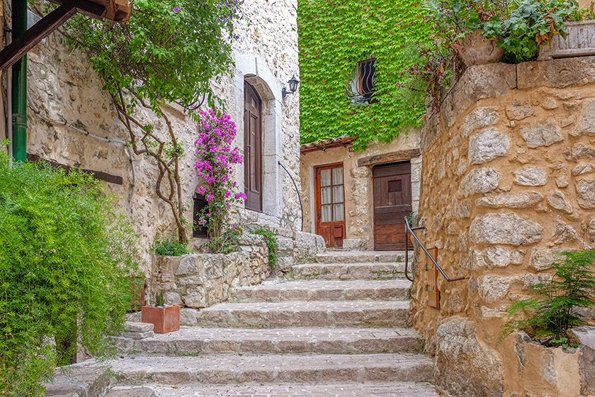 Climbing to the upper part of the village