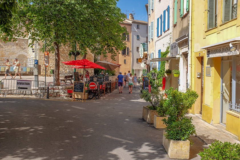 "Rue de la Bourgade"