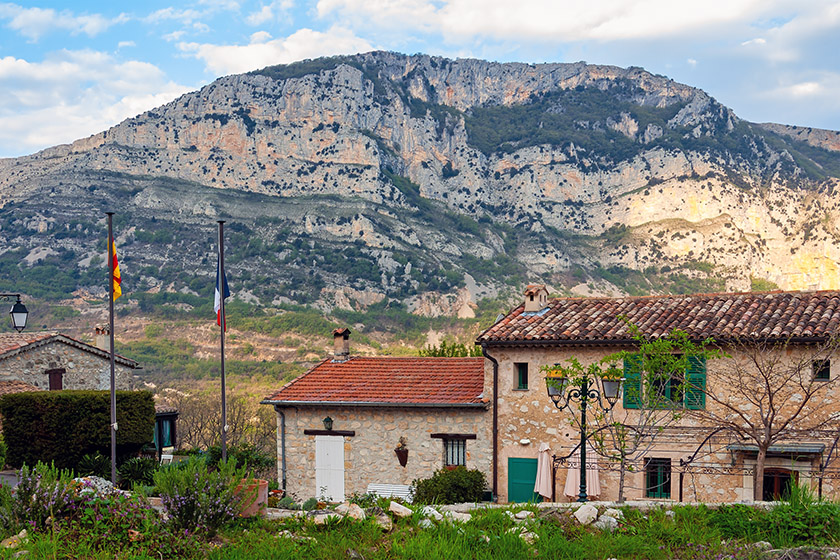 The hike begins in the tiny village of Courmes
