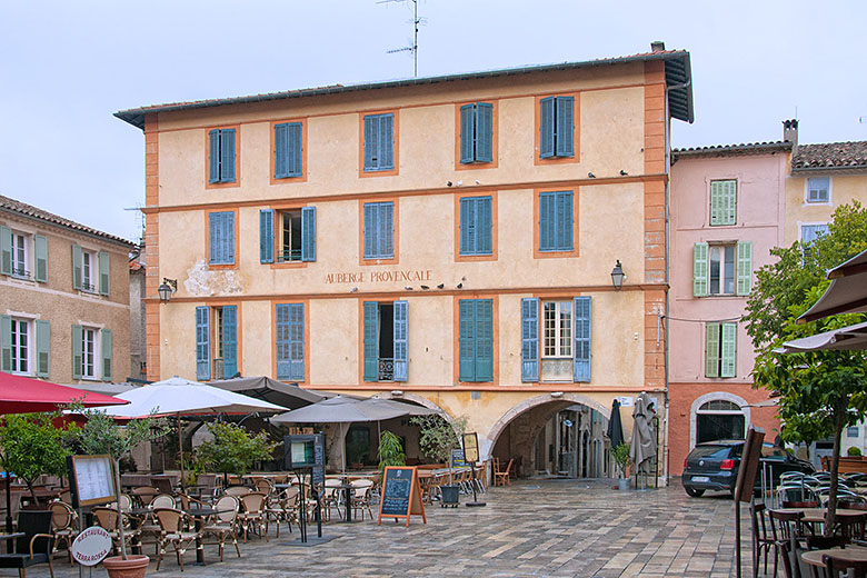 The imposing 'Auberge Provençale'