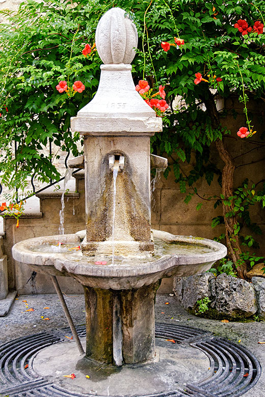 The 'fontaine neuve' (1836)