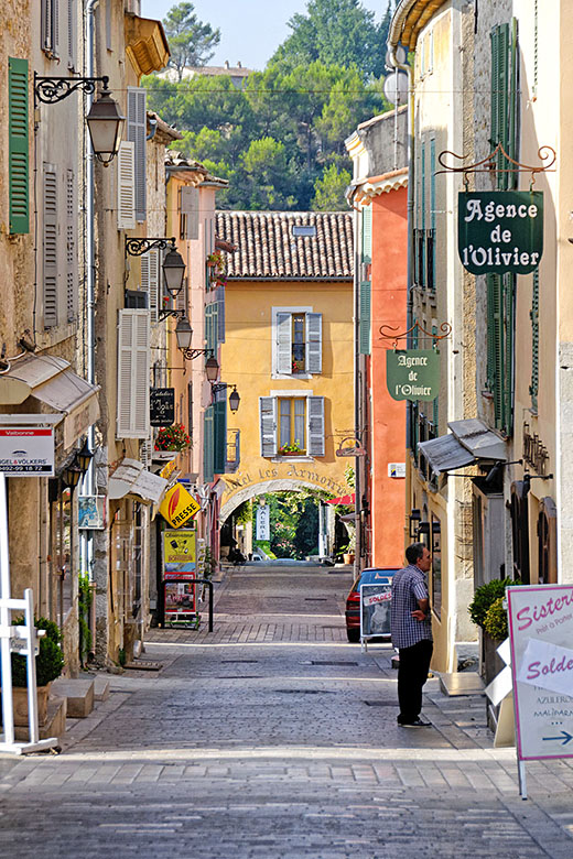 The 'Rue Grande': Main Street