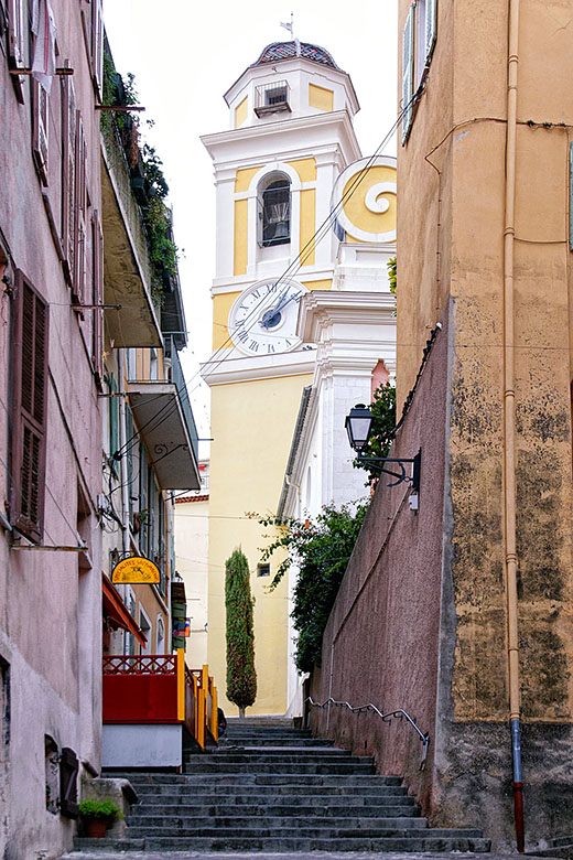 Looking up the 'Rue de l'Eglise'