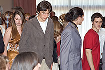 The graduates are entering the hall 4