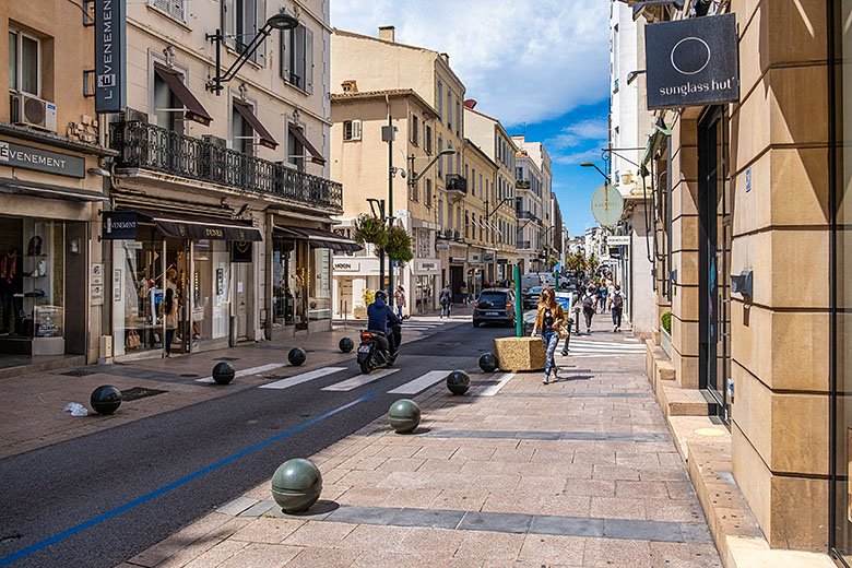 The 'rue d'Antibes' has mostly shops and fewer eateries