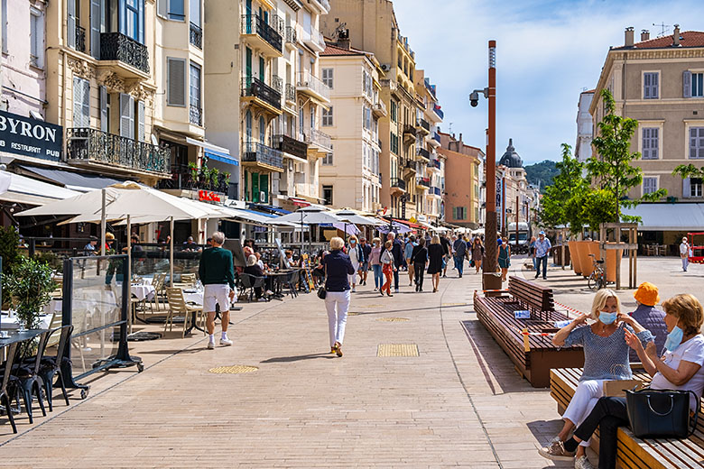 On the recently redesigned 'rue Félix Faure', now without cars