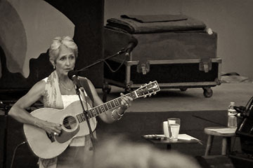 Joan Baez in Concert