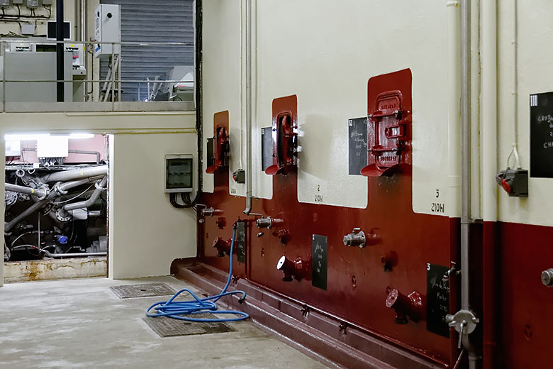 A tangle of pipes delivers wine to the various tanks