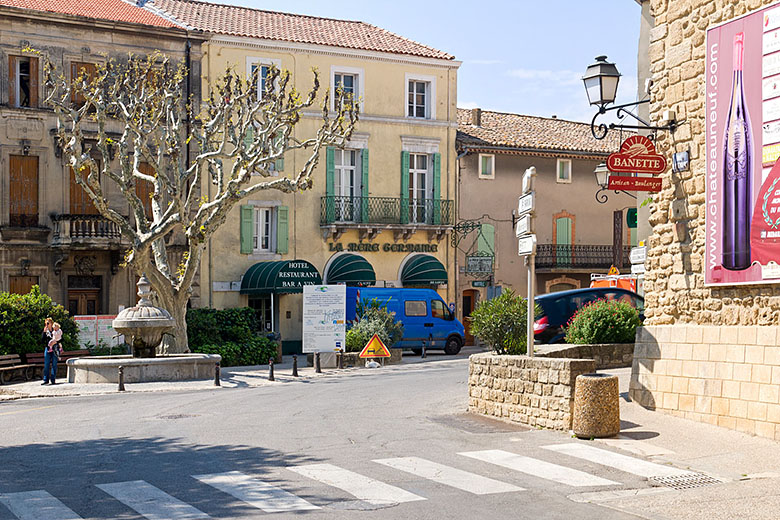 Châteauneuf-du-Pape village center