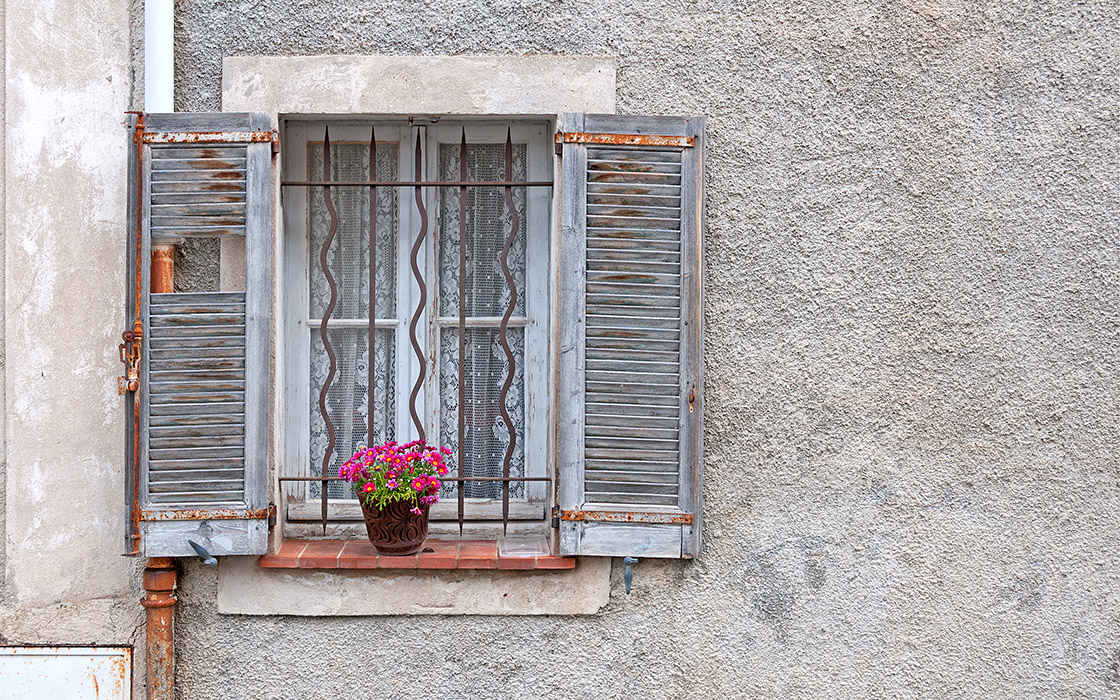 Window in Gourdon, France (Nikon D300 photo)