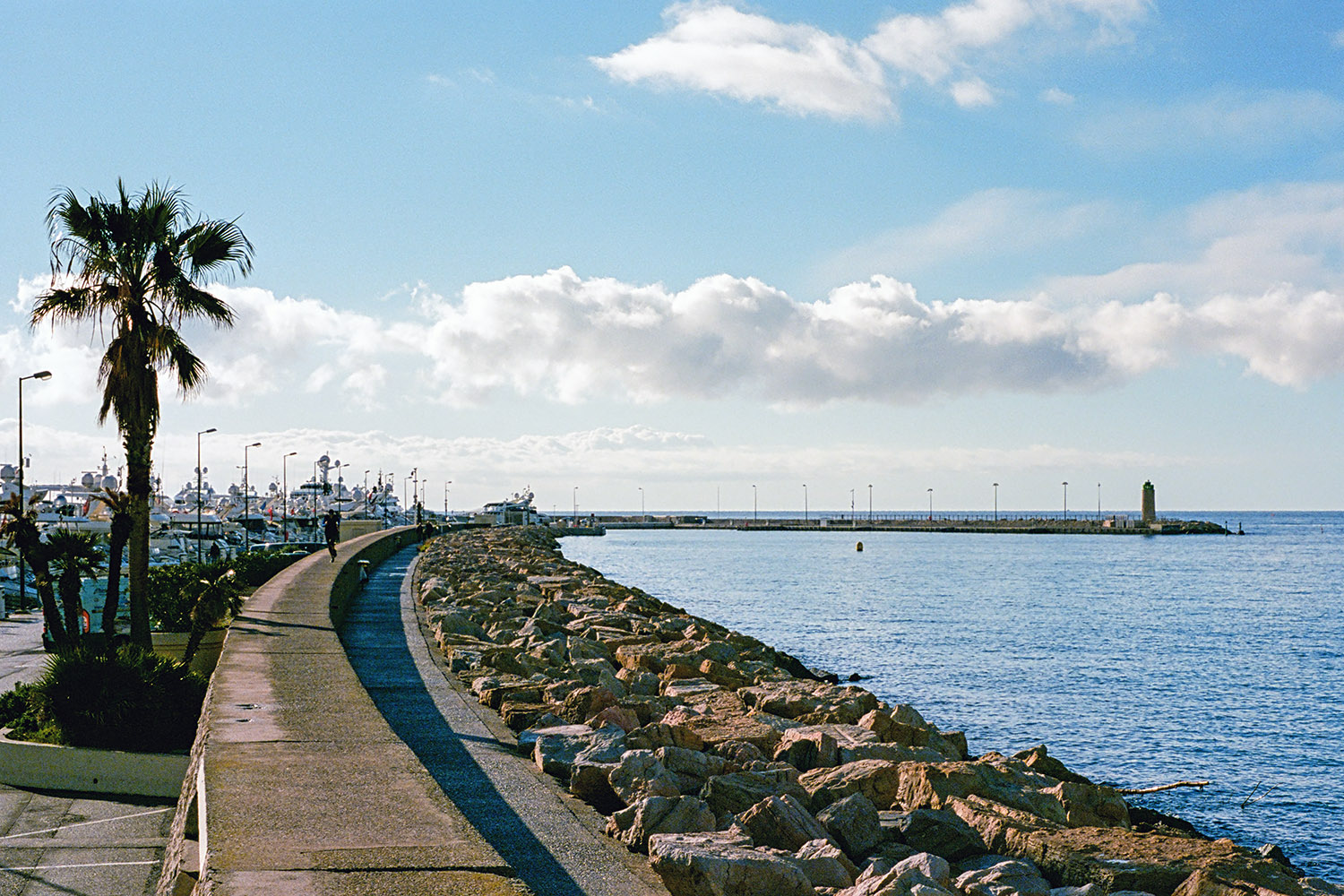 Cannes, 'Port Pierre Canto' harbor wall