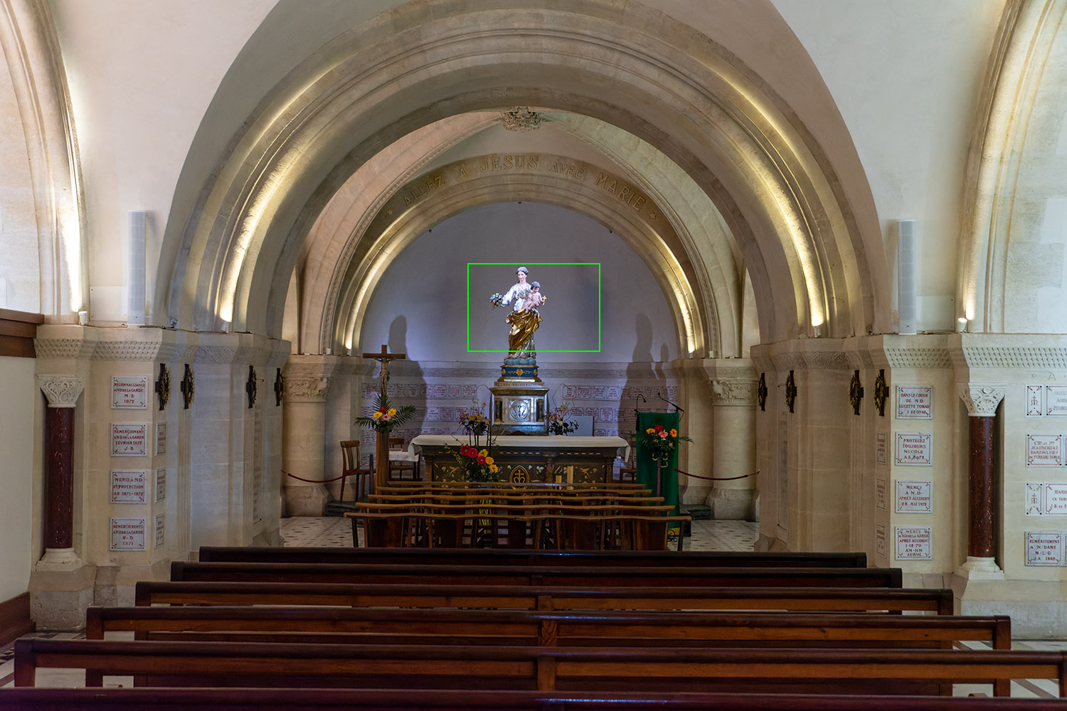 'Virgin with Child and Bouquet' in the crypt, Marseille, January 2017, ISO 10000 – 1/30 – ƒ/5.6 – 48mm – Exp. -1⅓. (Click to download the raw file)